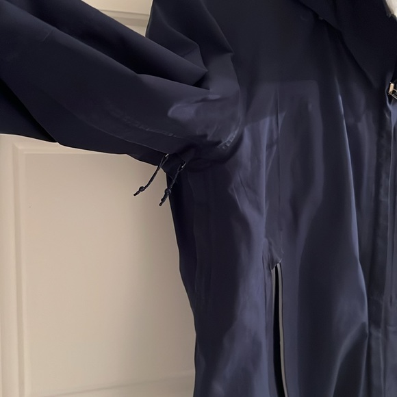 Patagonia W's Torrentshell Rain Jacket ( Gore-Tex) - Picture 2 of 7